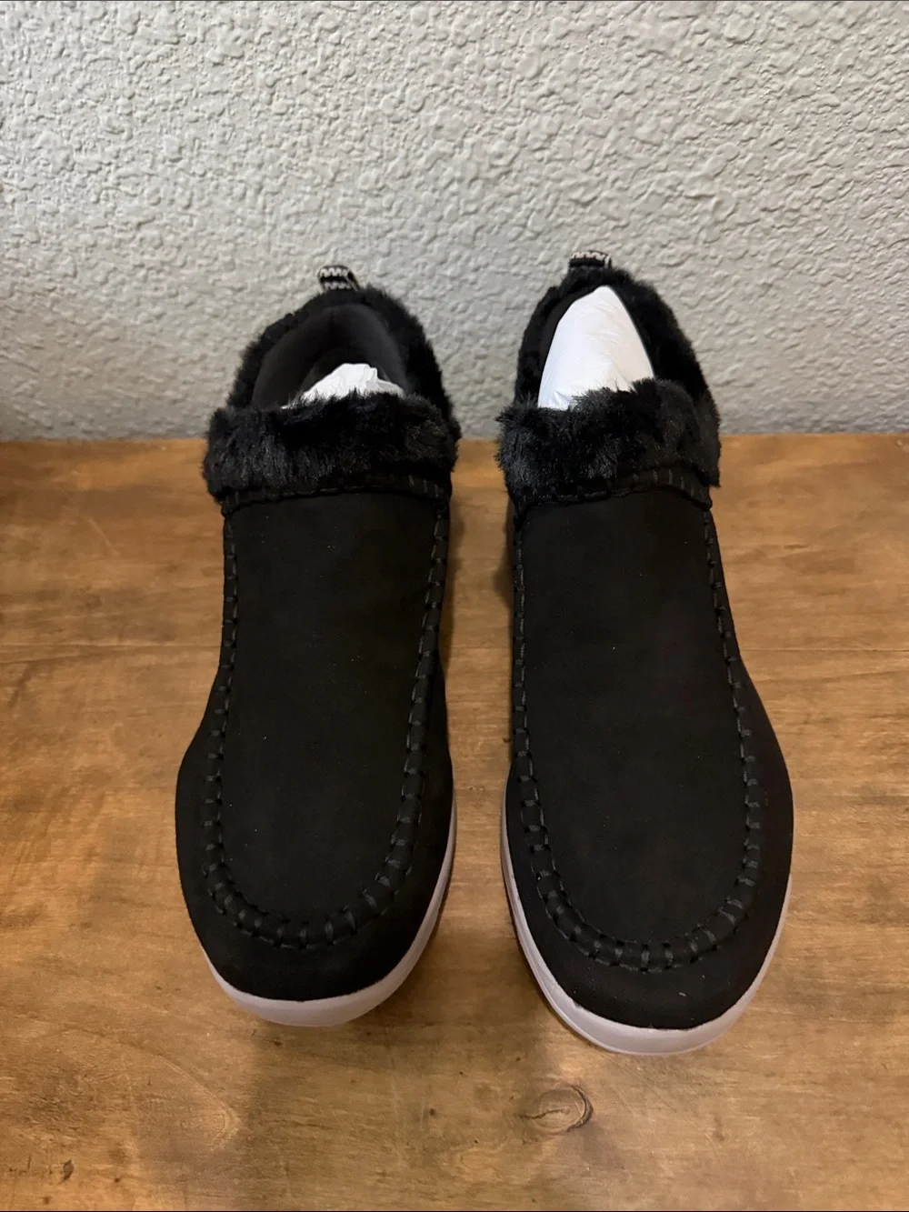 Ryka Women’s Black Faux-Fur Slip-On Winter Shoes size 9.5